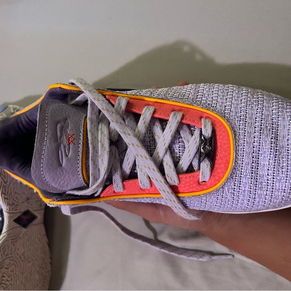 Lebron 20 purple and gold, still in good condition and only worn for a month - Picture 4 of 6